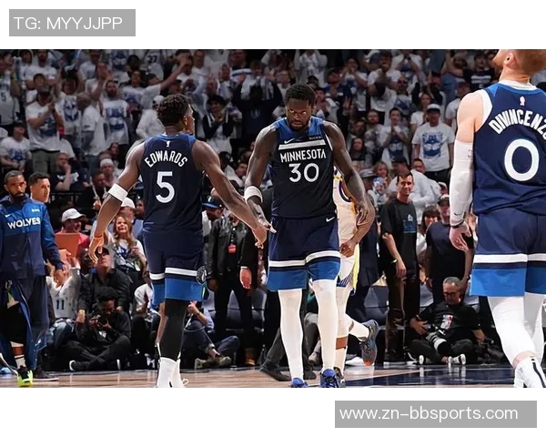 兰德尔表现平平全场10投仅4中贡献16分5篮板1助攻次节状态低迷未能得分