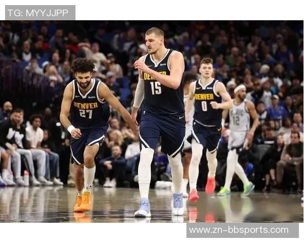 沃尔赞约基奇轻松自如的表现与其他球员拼尽全力形成鲜明对比 沃尔赞约基奇轻松自如的表现与其他球员拼尽全力形成鲜明对比