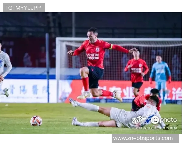 莱昂纳多自信球队本赛季争冠成功期待瓦科争夺金靴荣耀 莱昂纳多自信球队本赛季争冠成功期待瓦科争夺金靴荣耀