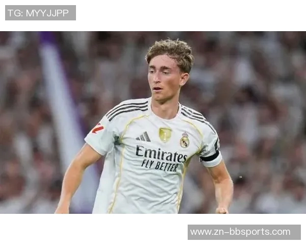 西媒揭示赫伊森眼睛难以睁开的原因是先天性眼睑下垂但不影响视力